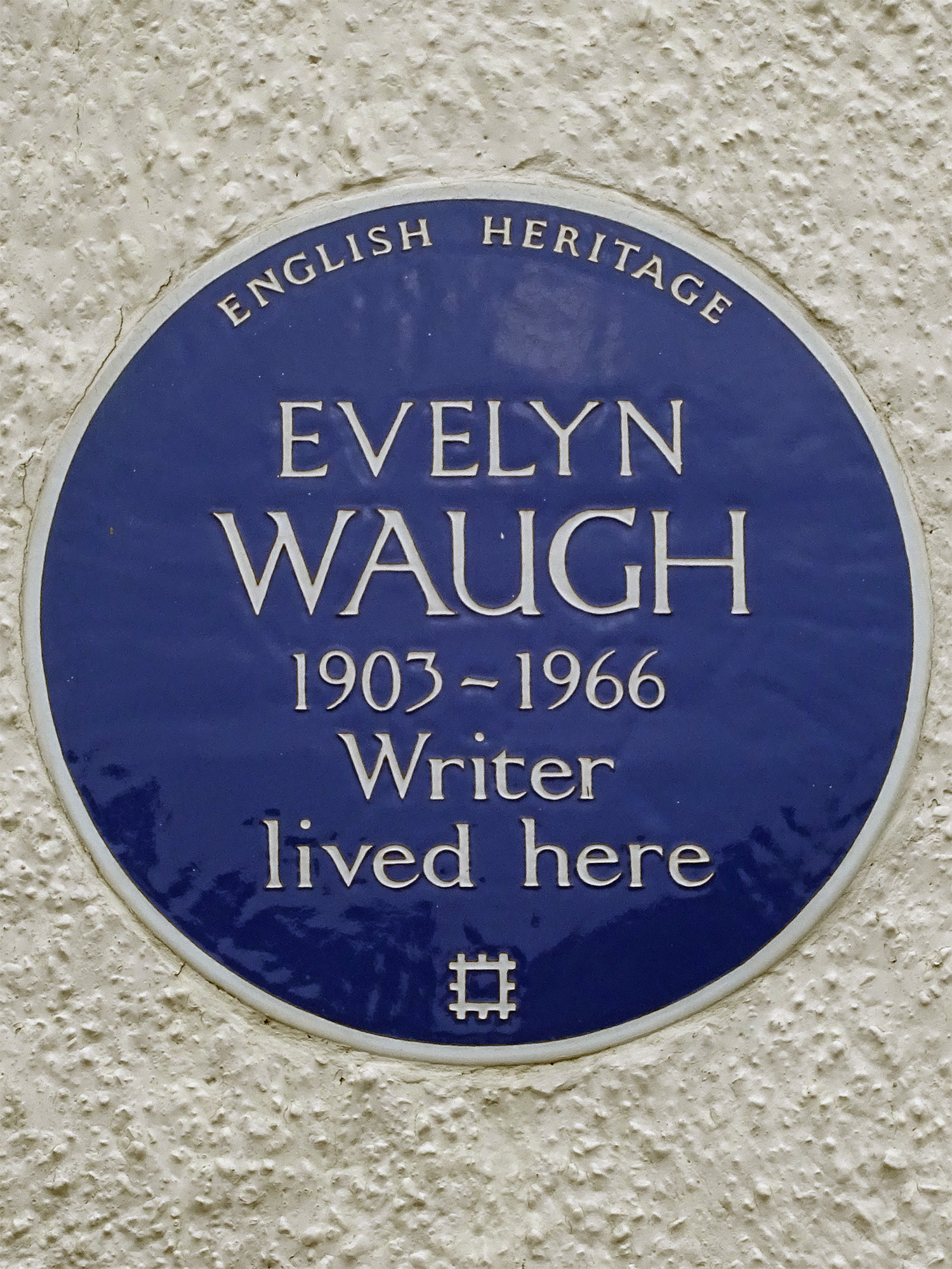 Evelyn_Waugh_1903_-_1966_writer_lived_here